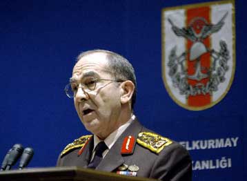 Ικανοποιημένος από την έκβαση του δημοψηφίσματος στην Κύπρο ο στρατηγός Οζκιόκ