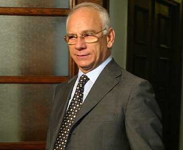 Ποινικές διώξεις σε βαθμό κακουργήματος για δύο συμβάσεις του υπουργείου Αμυνας