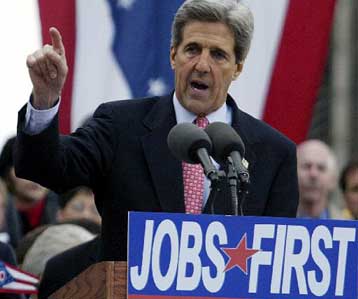 Νέα επίθεση Κέρι κατά Μπους και Τσέινι για τη στρατιωτική τους θητεία