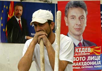 Στις κάλπες οι πολίτες της ΠΓΔΜ για την ανάδειξη του νέου προέδρου της χώρας