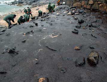 Την απελευθέρωση του πλοιάρχου του Prestige θα ζητήσει επισήμως η ελληνική κυβέρνηση