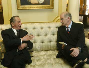 Την προσήλωσή του στο σχέδιο Ανάν εξέφρασε ο Γ.Παπανδρέου στον Τ.Παπαδόπουλο