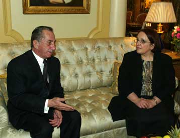 Επαφές του Κύπριου προέδρου με την Αλ.Παπαρήγα και τον Ν.Κωνσταντόπουλο