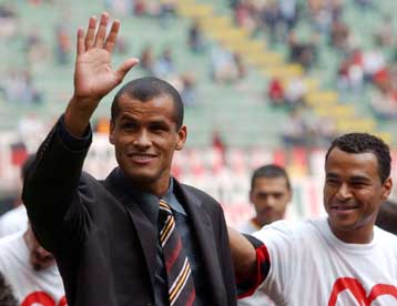 Ο Ριβάλντο δεν έχει δεχθεί άλλη πρόταση πλην της Μπόλτον, λέει ο εκπρόσωπός του