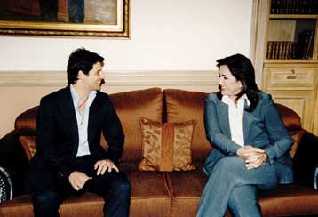 «Καλή επιτυχία» από τη Ντόρα Μπακογιάννη στον Σάκη Ρουβά για τη Eurovision