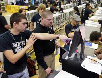 Εκατοντάδες ακόμα Αμερικανοί στο εδώλιο για παράνομο κατέβασμα τραγουδιών