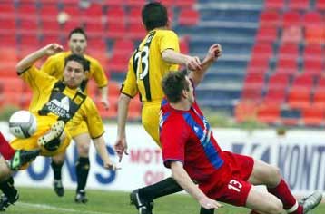 Την Κυριακή και όχι την Πρωτομαγιά θα γίνει τελικώς το ματς Αρη-Αιγάλεω