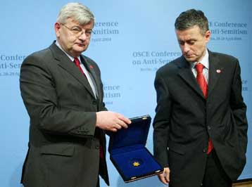 Υιοθετήθηκε η Διακήρυξη του Βερολίνου για την καταδίκη του αντισημιτισμού