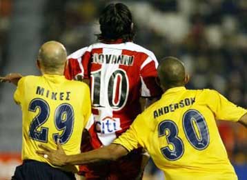 Κλινήρης ο Μικές, πονοκεφαλιάζει ο Παράσχος λίγο πριν το ματς με τον Ολυμπιακό