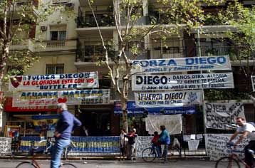 Αναχώρησε με μυστικότητα ο Μαραντόνα από το νοσοκομείο