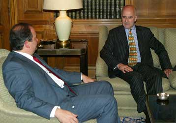 Συνάντηση Καραμανλή – Ντε Σότο στον απόηχο του «όχι» των Ελληνοκυπρίων