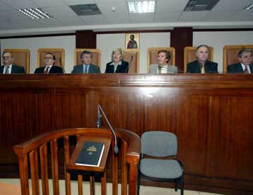 Αντικείμενα της Αθανασάκη προσκόμισε στο δικαστήριο η Κυριακίδου