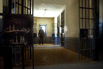 Βαθιά αποστροφή εκφράζει ο Μπους για το βίντεο κακομεταχείρισης Ιρακινών κρατουμένων