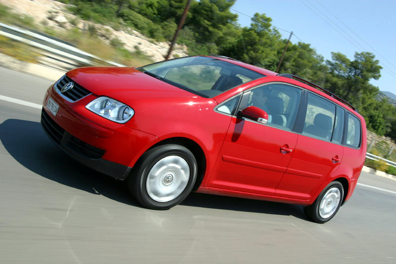 Δίλιτρο VW Touran από 30.110 ευρώ και diesel από 29.700 ευρώ