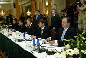 Στόχος η επανένωση της Κύπρου, προς όφελος και των δύο κοινοτήτων, είπε ο Κ.Καραμανλής