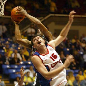 Τροπαιούχος Euroleague η Μακάμπι, συνέτριψε 118-74 την Σκίπερ Μπολόνια