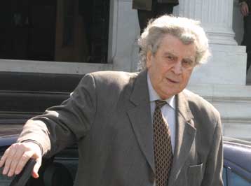 Κατά του σχεδίου Ανάν τάσσεται για μια ακόμη φορά ο Μίκης Θεοδωράκης