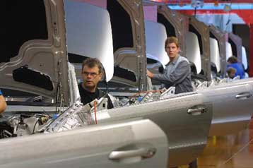 Για έβδομο συνεχόμενο μήνα επεκτάθηκε η μεταποιητική δραστηριότητα στην ευρωζώνη