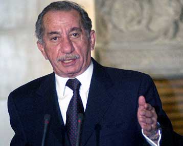 Σε ανασχηματισμό προχωρεί έως την Τετάρτη ο Τάσσος Παπαδόπουλος