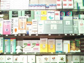 Ανησυχία στη ΓΣΕΕ για τις τιμές των φαρμάκων και την κατάργηση της λίστας