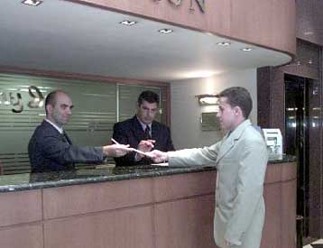 Νέα μείωση της τουριστικής κίνησης αναμένεται το 2004, παρά τους Ολυμπιακούς Αγώνες