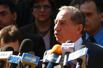 Τα «πυρά» Φερχόιγκεν περί εξαπάτησης για το Κυπριακό δεν στόχευαν τον Τ.Παπαδόπουλο