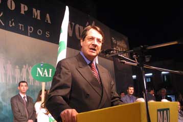 Έκρηξη χειροβομβίδας τα ξημερώματα έξω από την οικία του προέδρου του ΔΗΣΥ