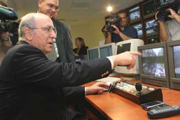 Ενοχλημένος ο Γ.Σουφλιάς από τις διαμαρτυρίες για την επίσκεψή του στη ΓΑΔΑ