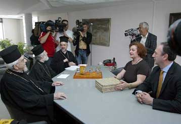 Επιθυμία εκτόνωσης της κρίσης εξέφρασε η πατριαρχική αντιπροσωπεία στην κ. Γιαννάκου