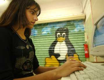 Έκδοση του Linux για επιτραπέζια συστήματα κυκλοφορεί η Red Hat