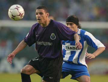 Στο Γκελζερκίρχεν η Πόρτο, 1-0 την Λα Κορούνια και προκρίθηκε στον τελικό