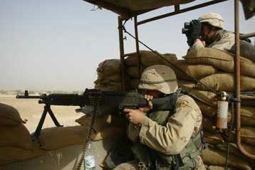 Έως τα τέλη του 2005 παραμένει στο Ιράκ δύναμη 135.000 Αμερικανών στρατιωτών