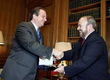 Την περαιτέρω ανάπτυξη των διμερών σχέσεων επιβεβαίωσαν Καραμανλής-Νάνο