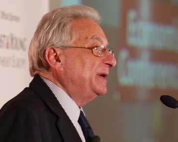 Τους βασικούς άξονες της εξωτερικής πολιτικής παρουσίασε ο Πέτρος Μολυβιάτης