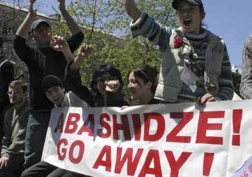 Υπό τον έλεγχο της Τιφλίδας η Ατζαρία – Τελεσίγραφο παραίτησης προς τον Αμπασίντζε