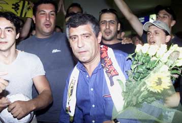 Τον Σάντος στέλνει στον πάγκο της ΑΕΚ το «SoccerAge»-Ο Ντέμης πληρώνει την Παλμέιρας