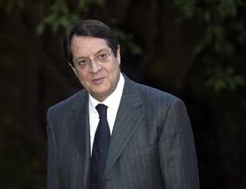 Την εξιχνίαση της υπόθεσης της χειροβομβίδας κατά ΔΗΣΥ υπόσχονται οι αρχές της Κύπρου