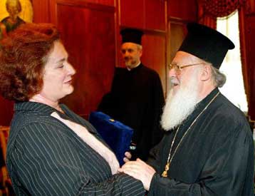 Δυνατή η γεφύρωση του χάσματος στο εκκλησιαστικό, εκτιμά η Μ.Γιαννάκου