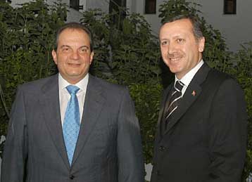 Στην Αθήνα ο Ταγίπ Ερντογάν – Την Παρασκευή η επίσημη συνάντηση με Καραμανλή