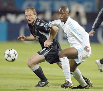 Στον τελικό του «Ούλεβι» Μαρσέιγ και Βαλένθια, 2-0 την Νιούκασλ και 1-0 τη Βιγιαρεάλ