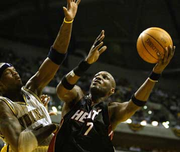 Με το δεξί οι Πέισερς στα ημιτελικά των πλέι οφ – Νίκη επί των Χιτ με 94-81