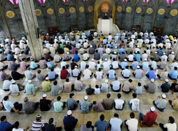 Δέκα πέντε νεκροί και 100 τραυματίες από έκρηξη σε σιιτικό τέμενος του Πακιστάν