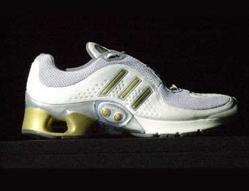 Έξυπνο παπούτσι της Adidas προσαρμόζει διαρκώς την απορρόφηση κραδασμών