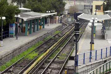 Προσωρινή αναστάτωση στον ηλεκτρικό από τηλεφώνημα για βόμβα