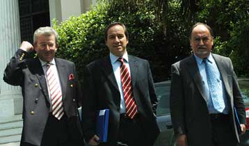 Λιγότερους φόρους από το 2005 σε μικρομεσαίους και μισθωτούς υπόσχεται η κυβέρνηση