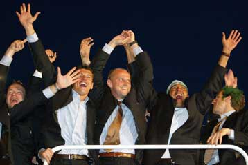 «Τριάρες» για τους γηπεδούχους, Χάνσα Ροστόκ και Μπόχουμ νίκησαν με 3-0