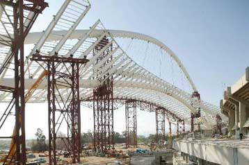 Ξεκίνησε το μεσημέρι της Δευτέρας η ολίσθηση του στεγάστρου Καλατράβα