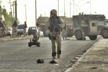 Ανοιχτά τα μέτωπα στο Ιράκ με νέες επιθέσεις, αιματηρές συγκρούσεις και απειλές