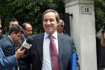 Σε «προσωρινούς παράγοντες» οφείλεται το υψηλό έλλειμμα, λέει η κυβέρνηση στην ΕΕ