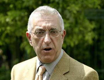 Αφαίρεση της άδειας στους ιατρούς που λαμβάνουν «φακελάκι»